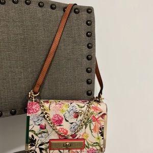 ALDO floral w/ gold chain bag!! Like new! Excellent condition!!